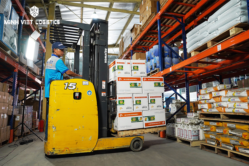 Nhân viên của chúng tôi sẽ hỗ trợ bạn sắp xếp hàng hóa