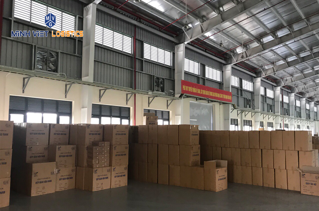 Việc cất giữ hàng ở kho bãi sẽ giúp doanh nghiệp kiểm soát được số lượng hàng hóa