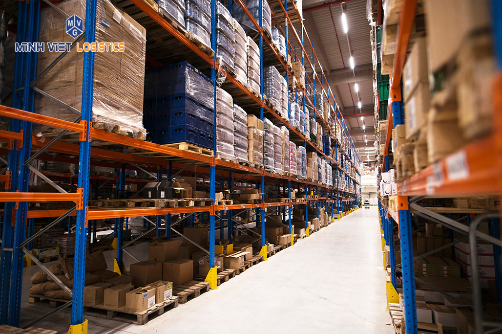 Hàng hóa khi nhập kho được sắp xếp gọn gàng