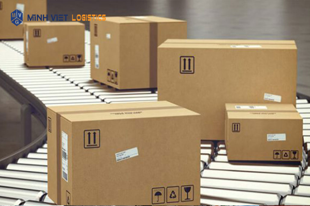 Sử dụng thùng đóng gói hàng mỹ phẩm khi gửi kho