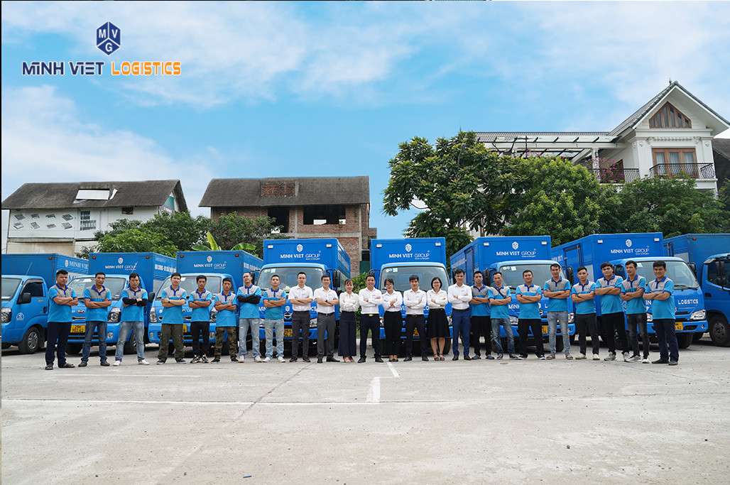 Đội ngũ nhân viên dày dặn kinh nghiệm sẽ tư vấn kỹ càng về dịch vụ cho thuê nhà xưởng đến khách hàng