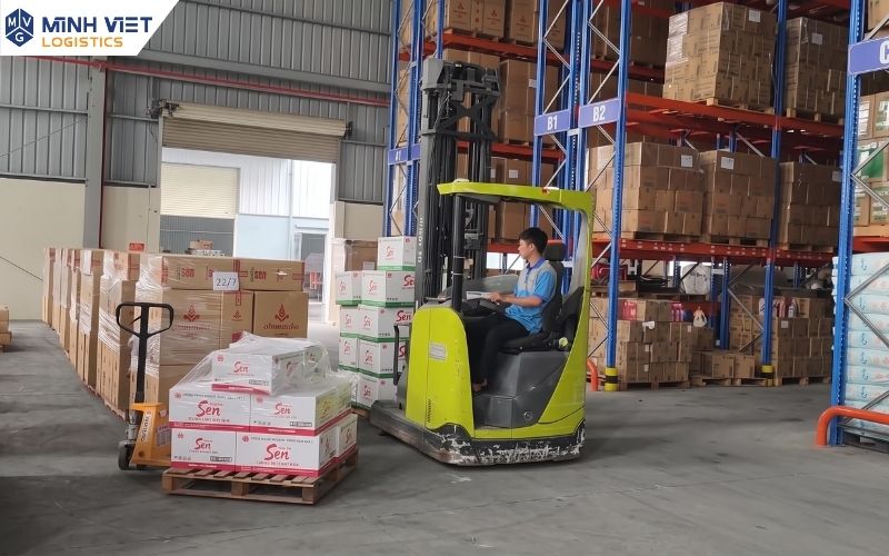 Kho chung lưu trữ hàng hóa tại Minh Việt Logistics