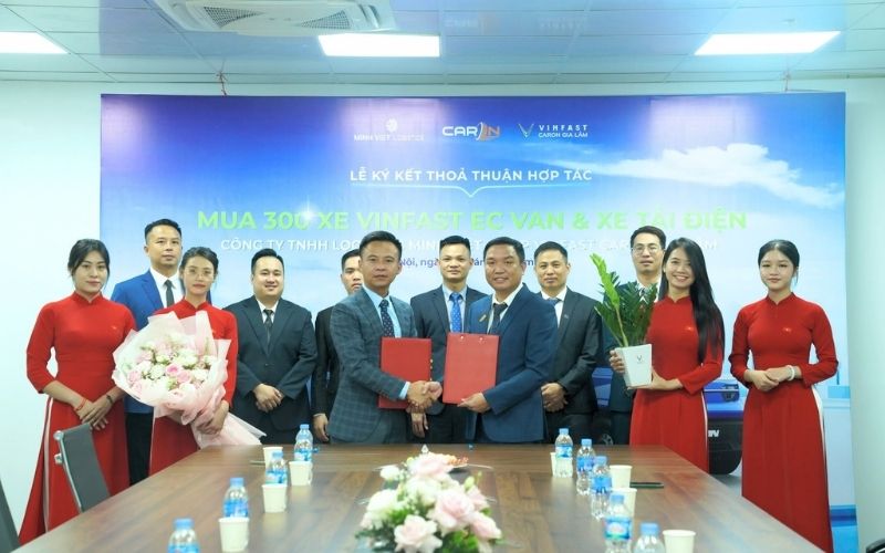 MINH VIỆT LOGISTICS KÝ KẾT HỢP TÁC CHIẾN LƯỢC CÙNG VINFAST CARON GIA LÂM – ĐẶT MUA 300 XE TẢI ĐIỆN, TIÊN PHONG CHUYỂN ĐỔI LOGISTICS XANH