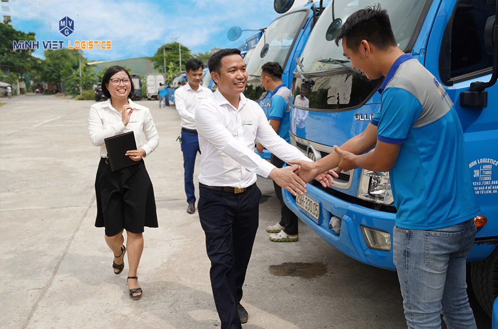 Minh Việt Logistics liên tục đào tạo đội ngũ cán bộ nhân viên để cung cấp dịch vụ tốt nhất